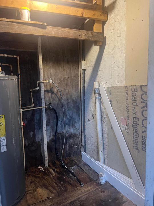 For Sale: $160,000 (3 beds, 1 baths, 829 Square Feet)