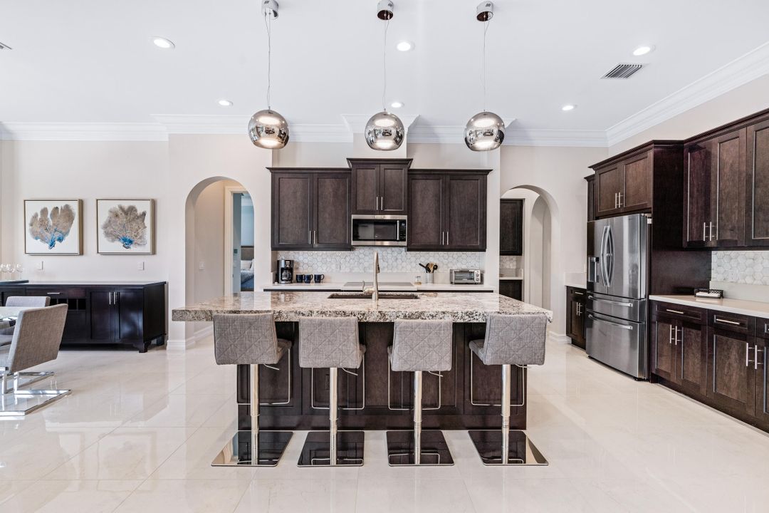 For Rent: $25,000 (4 beds, 5 baths, 3735 Square Feet)