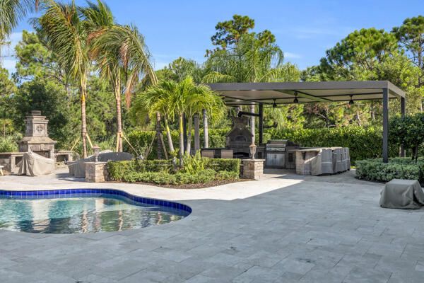 For Rent: $25,000 (4 beds, 5 baths, 3735 Square Feet)