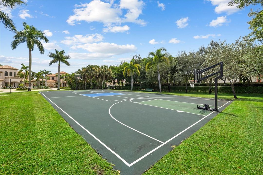 For Sale: $1,100,000 (5 beds, 4 baths, 4179 Square Feet)