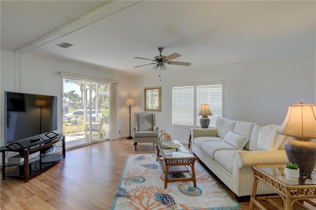 En Venta: $177,000 (2 camas, 2 baños, 1056 Pies cuadrados)