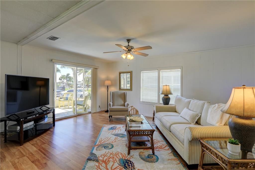 En Venta: $177,000 (2 camas, 2 baños, 1056 Pies cuadrados)