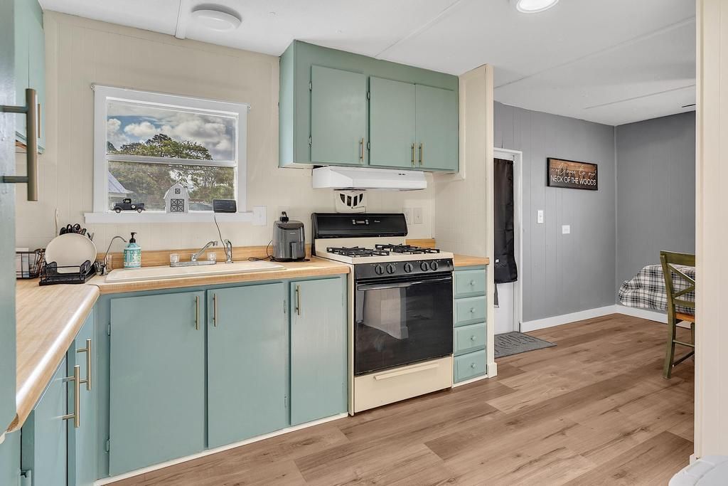 待售: $234,900 (2 贝兹, 2 浴室, 960 平方英尺)