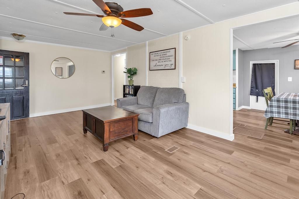 待售: $234,900 (2 贝兹, 2 浴室, 960 平方英尺)