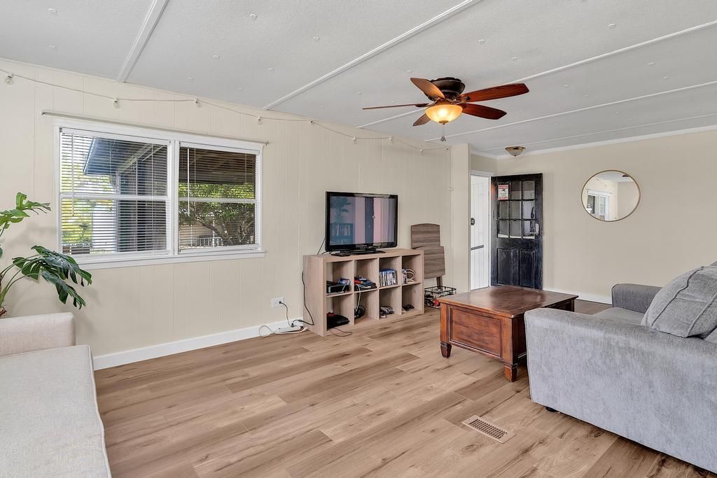 待售: $234,900 (2 贝兹, 2 浴室, 960 平方英尺)