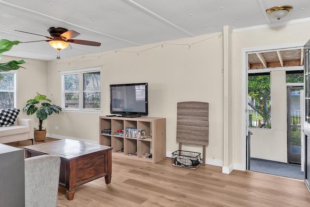 待售: $234,900 (2 贝兹, 2 浴室, 960 平方英尺)