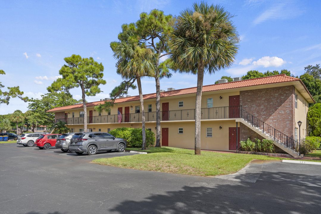 Active With Contract: $59,900 (1 beds, 1 baths, 699 Square Feet)