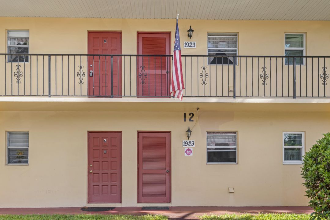 Active With Contract: $59,900 (1 beds, 1 baths, 699 Square Feet)
