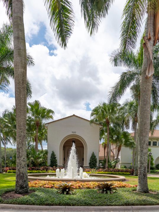 合同活跃: $799,000 (5 贝兹, 2 浴室, 3027 平方英尺)