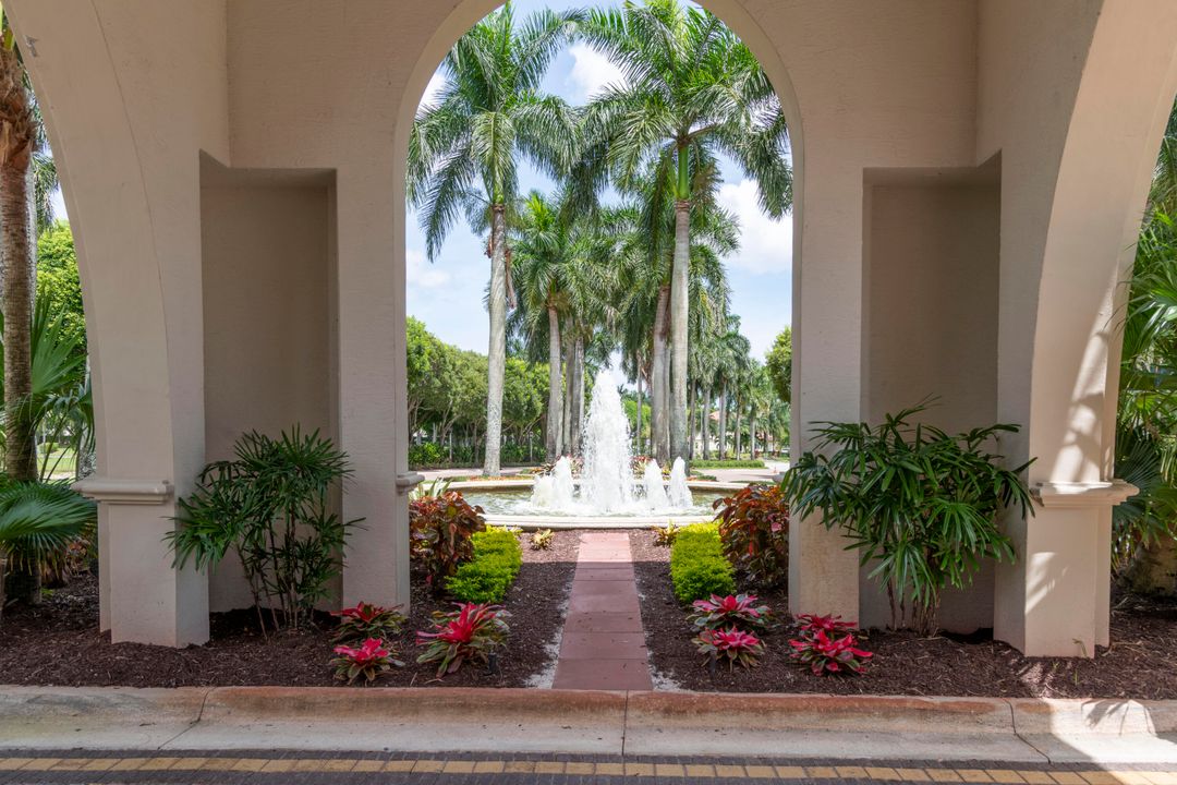 合同活跃: $799,000 (5 贝兹, 2 浴室, 3027 平方英尺)