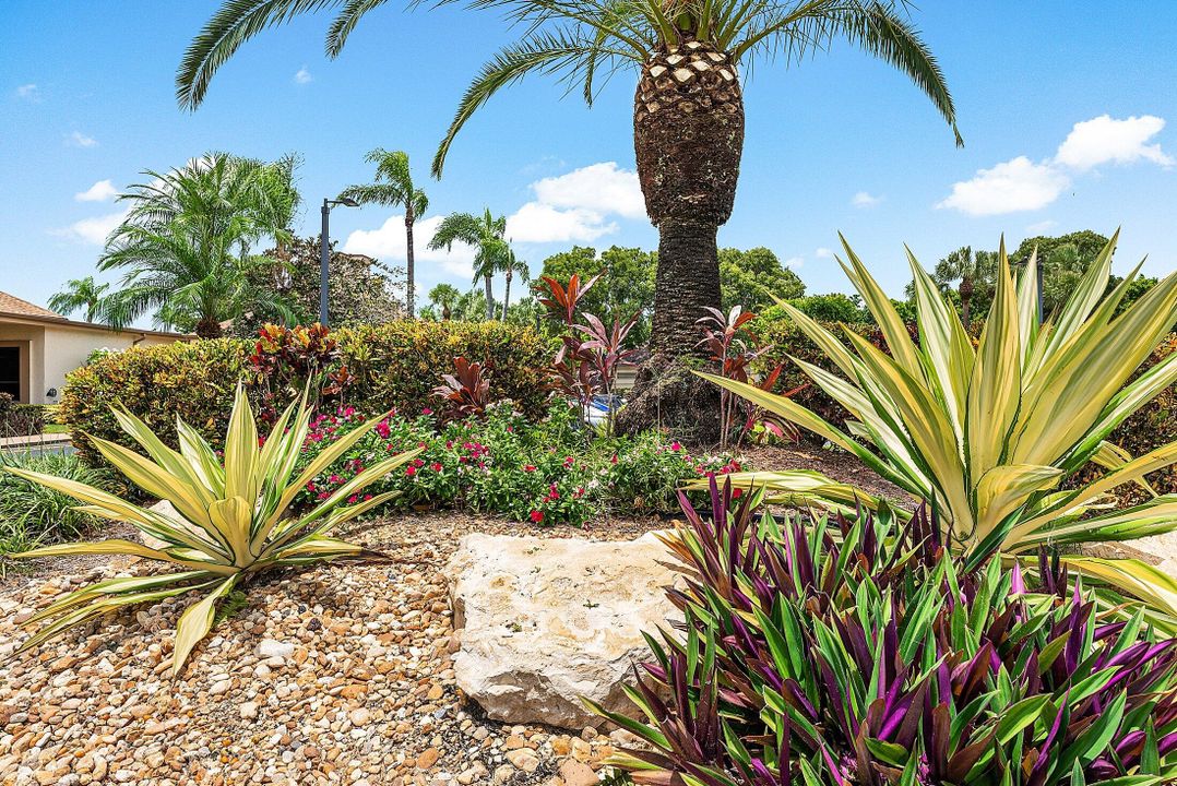 Active With Contract: $235,000 (2 beds, 2 baths, 1293 Square Feet)