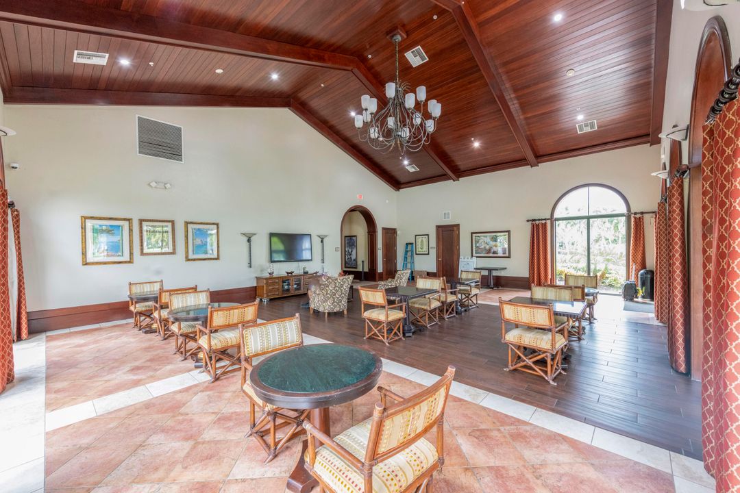 合同活跃: $799,000 (5 贝兹, 2 浴室, 3027 平方英尺)