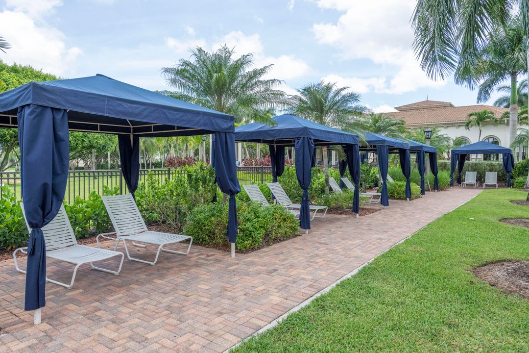 合同活跃: $799,000 (5 贝兹, 2 浴室, 3027 平方英尺)