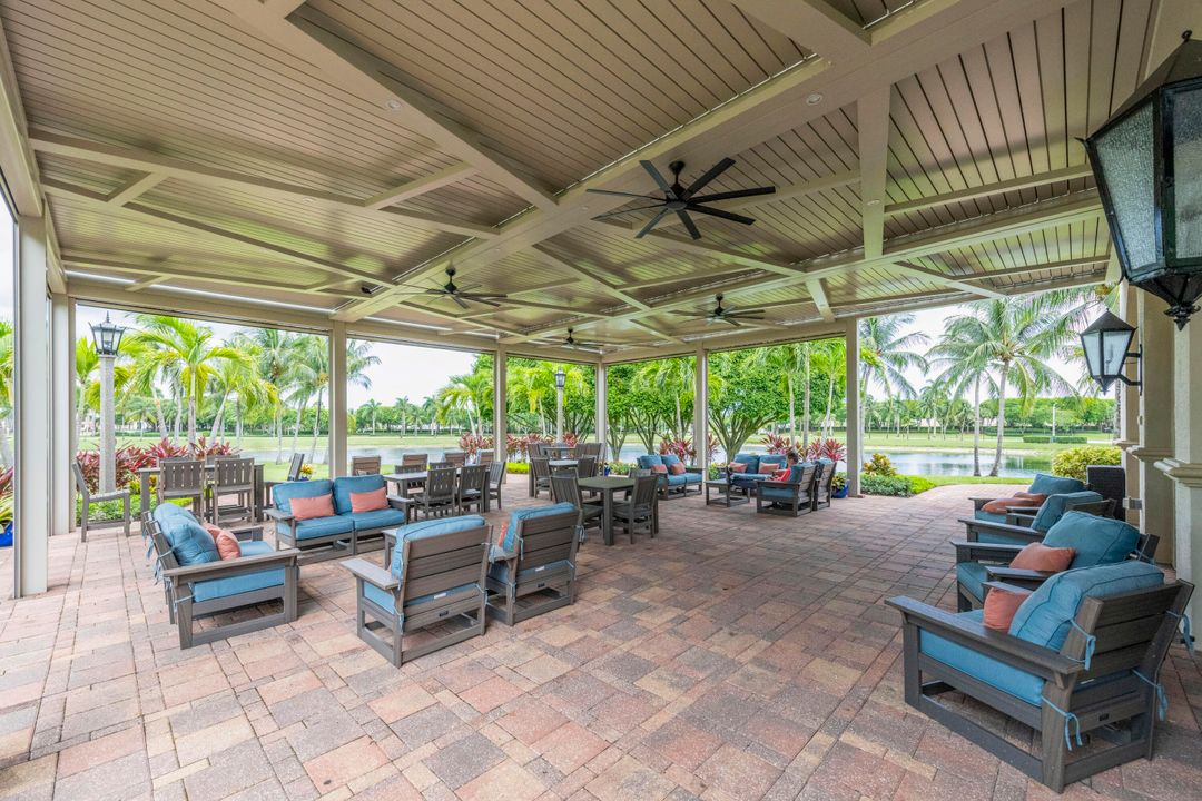 合同活跃: $799,000 (5 贝兹, 2 浴室, 3027 平方英尺)