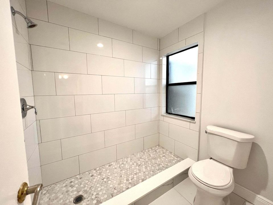 合同活跃: $2,200 (2 贝兹, 2 浴室, 1180 平方英尺)