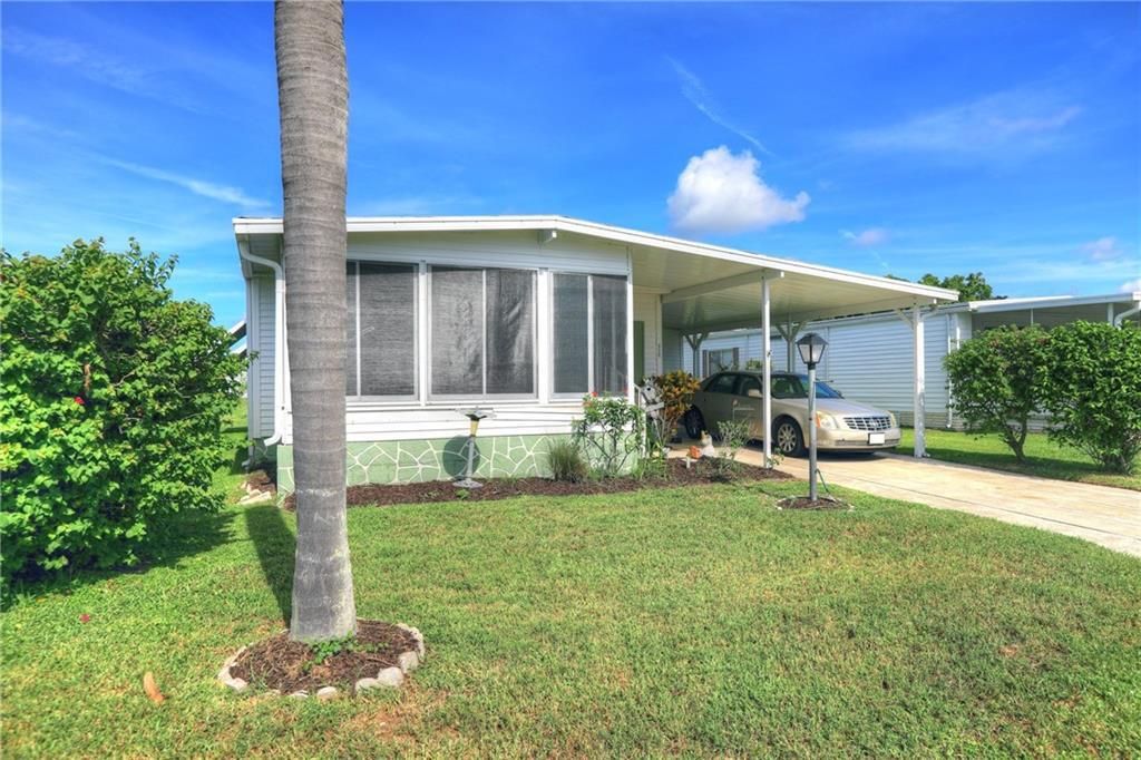 For Sale: $137,000 (2 beds, 1 baths, 736 Square Feet)