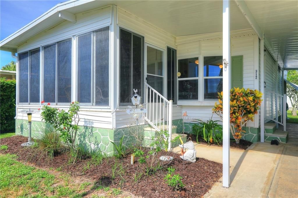 For Sale: $137,000 (2 beds, 1 baths, 736 Square Feet)