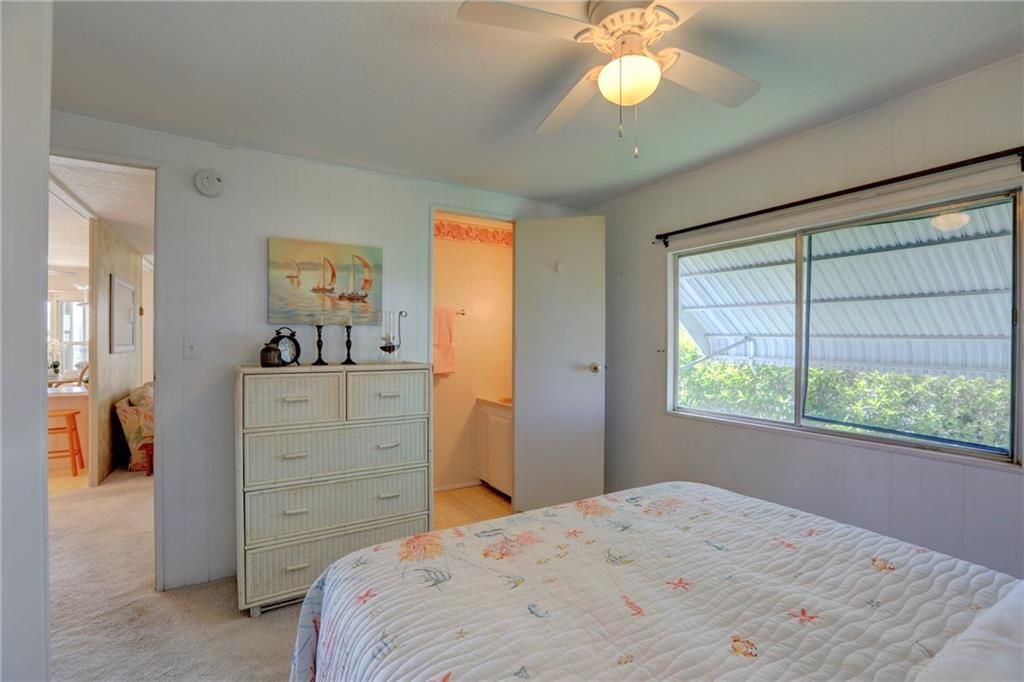 For Sale: $137,000 (2 beds, 1 baths, 736 Square Feet)