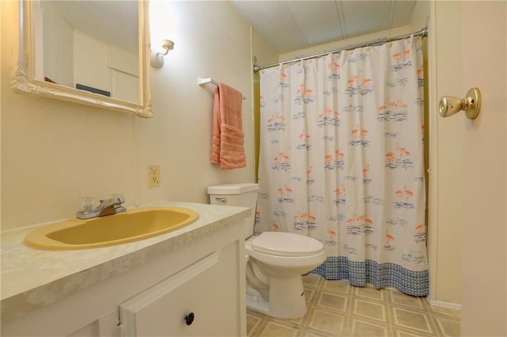 For Sale: $137,000 (2 beds, 1 baths, 736 Square Feet)