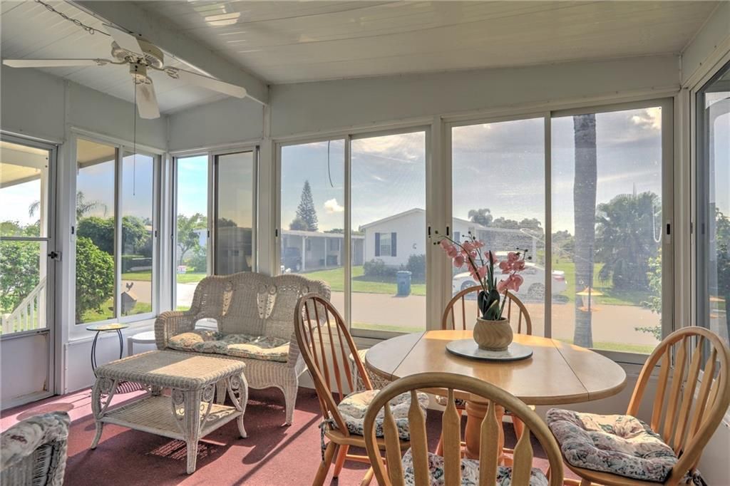 For Sale: $137,000 (2 beds, 1 baths, 736 Square Feet)