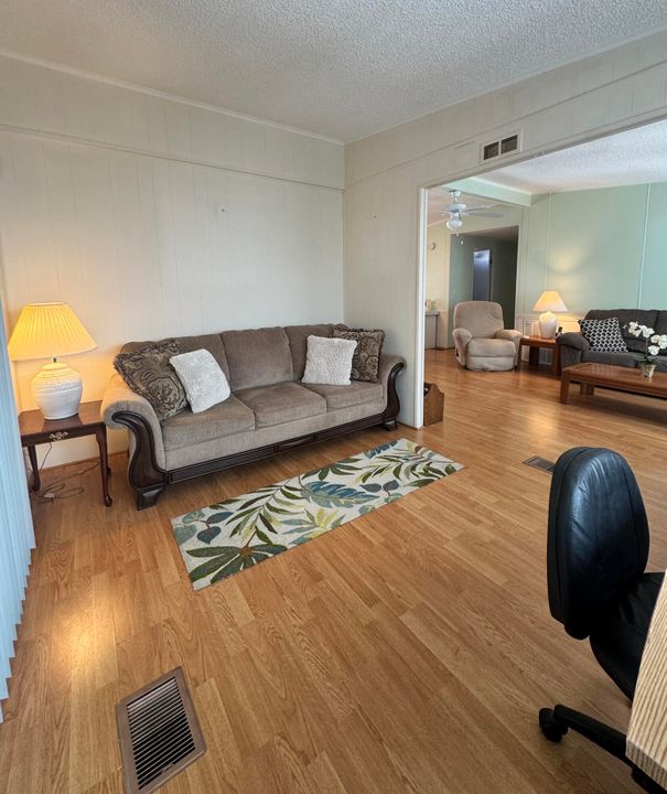 For Sale: $44,900 (2 beds, 2 baths, 1400 Square Feet)