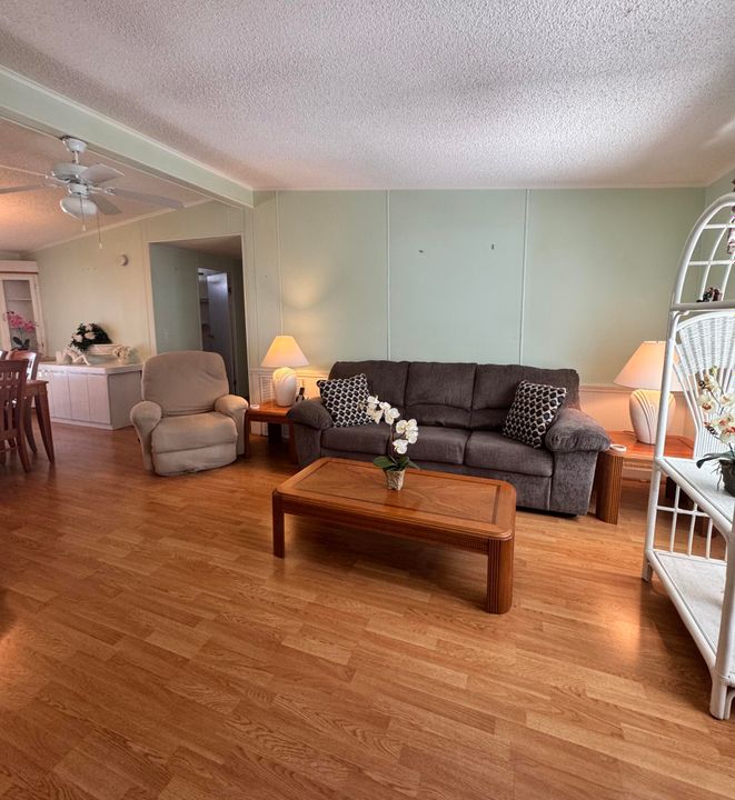 For Sale: $44,900 (2 beds, 2 baths, 1400 Square Feet)