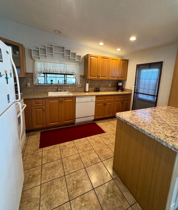 For Sale: $44,900 (2 beds, 2 baths, 1400 Square Feet)