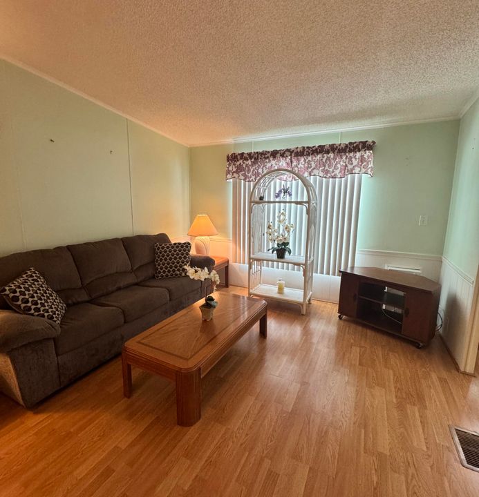 For Sale: $44,900 (2 beds, 2 baths, 1400 Square Feet)