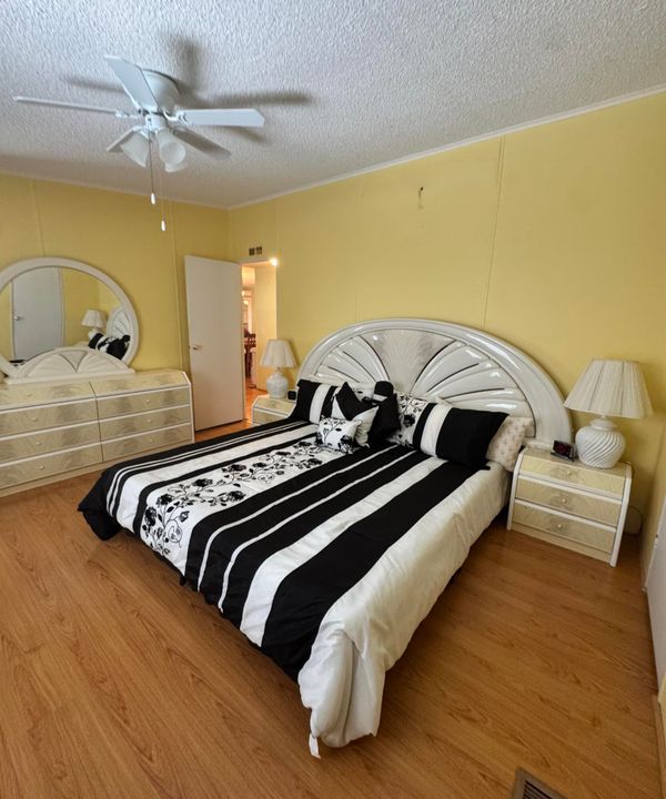 For Sale: $44,900 (2 beds, 2 baths, 1400 Square Feet)