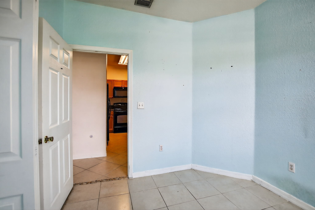 合同活跃: $330,000 (3 贝兹, 2 浴室, 1210 平方英尺)