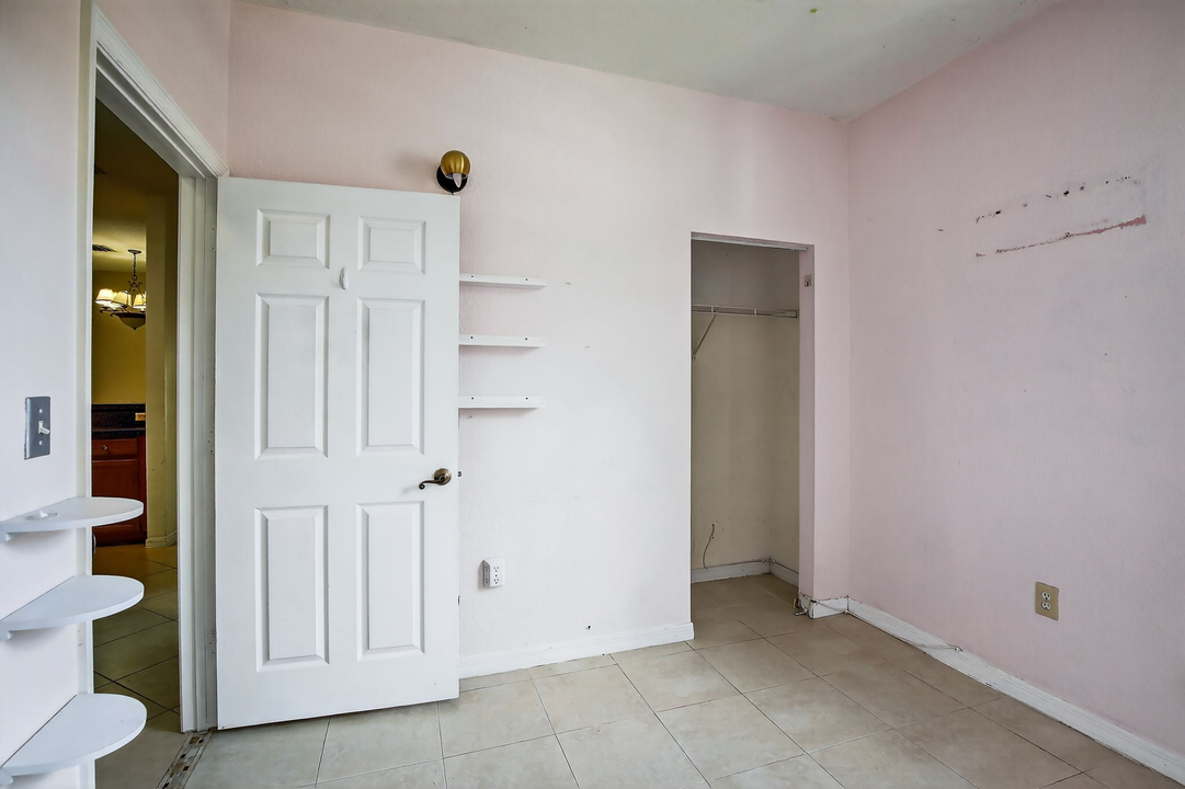 合同活跃: $330,000 (3 贝兹, 2 浴室, 1210 平方英尺)