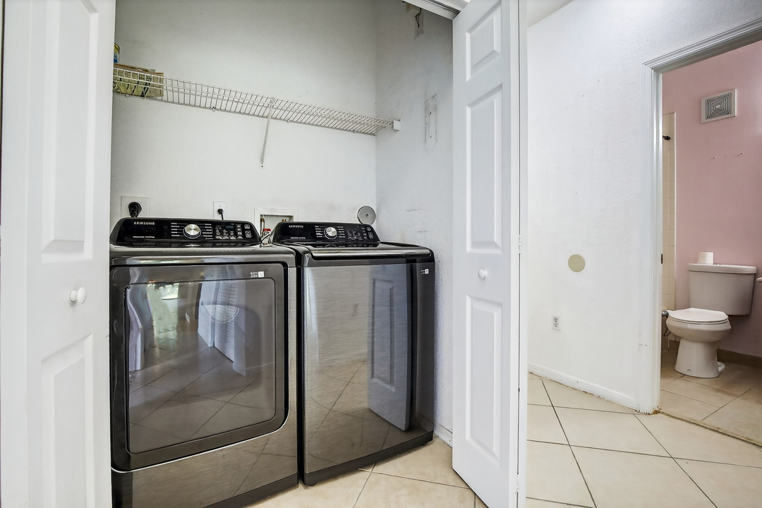 合同活跃: $330,000 (3 贝兹, 2 浴室, 1210 平方英尺)