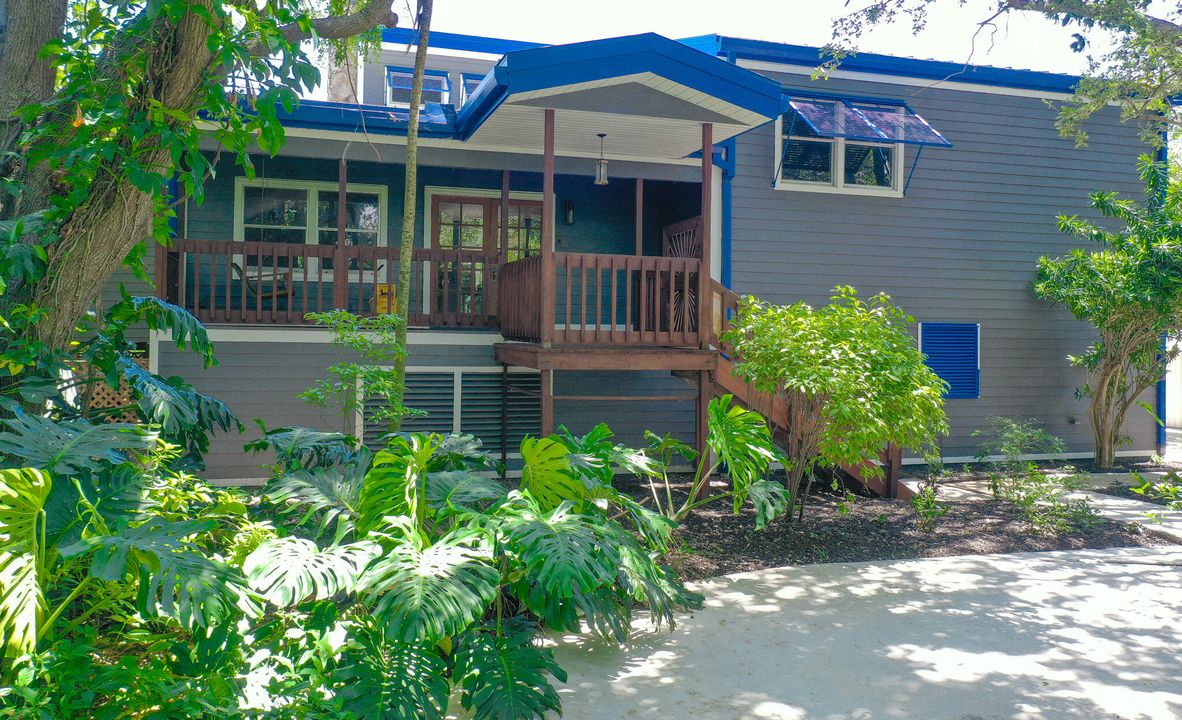 Под контрактом: $1,000,000 (4 спален, 4 ванн, 2480 Квадратных фут)