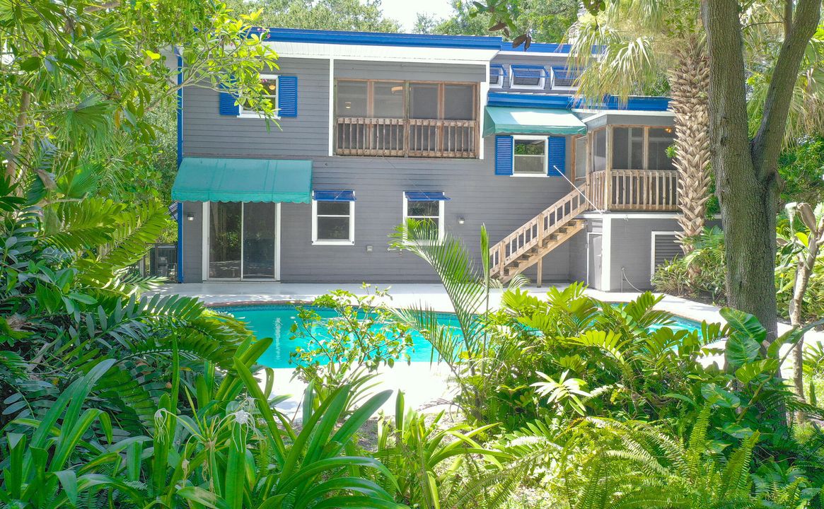 Под контрактом: $1,000,000 (4 спален, 4 ванн, 2480 Квадратных фут)