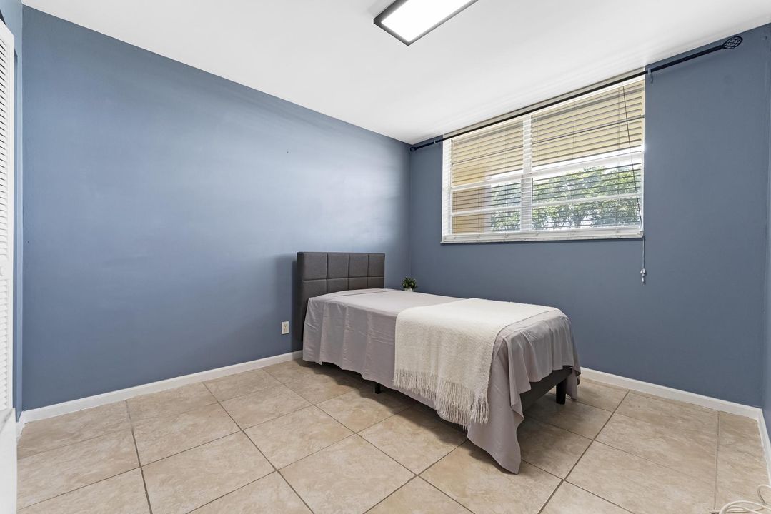 合同活跃: $2,000 (3 贝兹, 2 浴室, 840 平方英尺)