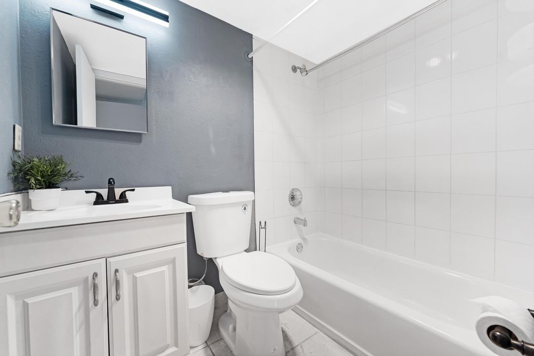 合同活跃: $2,000 (3 贝兹, 2 浴室, 840 平方英尺)