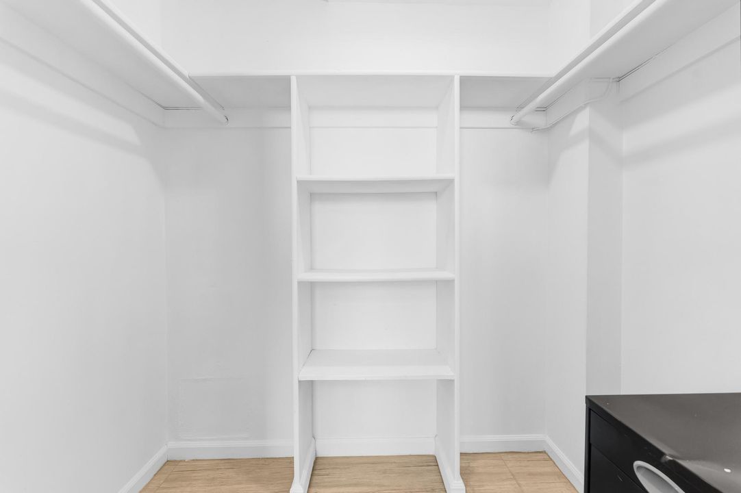 合同活跃: $2,000 (3 贝兹, 2 浴室, 840 平方英尺)