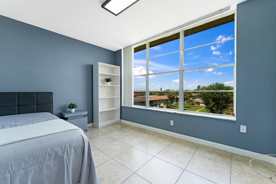 合同活跃: $2,000 (3 贝兹, 2 浴室, 840 平方英尺)