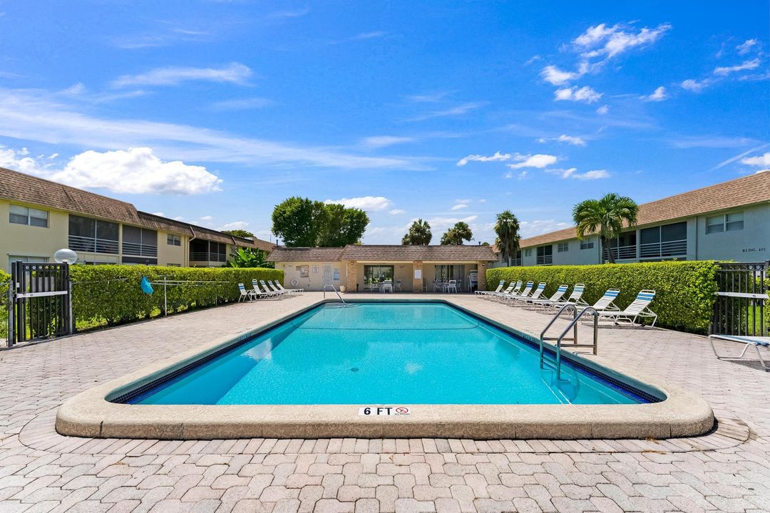 合同活跃: $2,000 (3 贝兹, 2 浴室, 840 平方英尺)