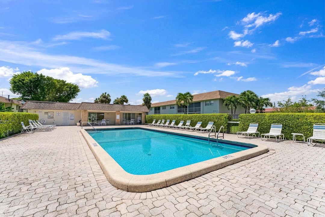 合同活跃: $2,000 (3 贝兹, 2 浴室, 840 平方英尺)