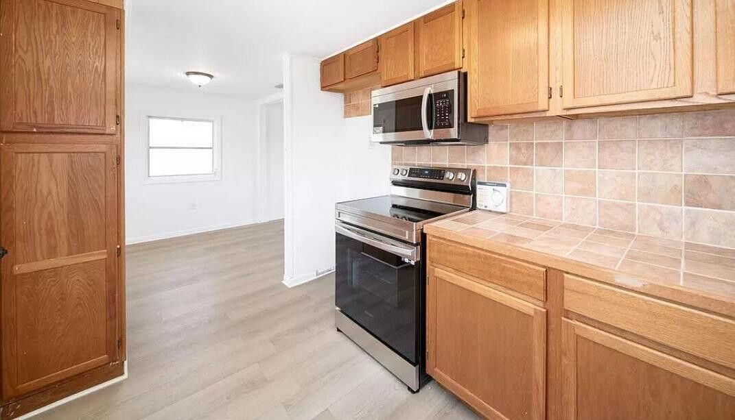 For Rent: $1,450 (3 beds, 1 baths, 760 Square Feet)