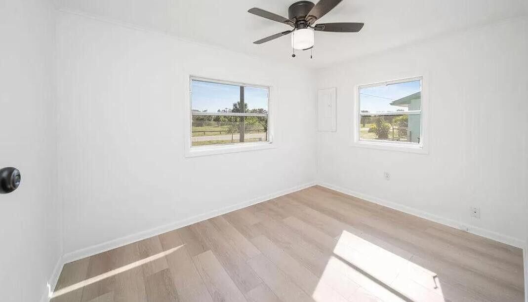 For Rent: $1,450 (3 beds, 1 baths, 760 Square Feet)