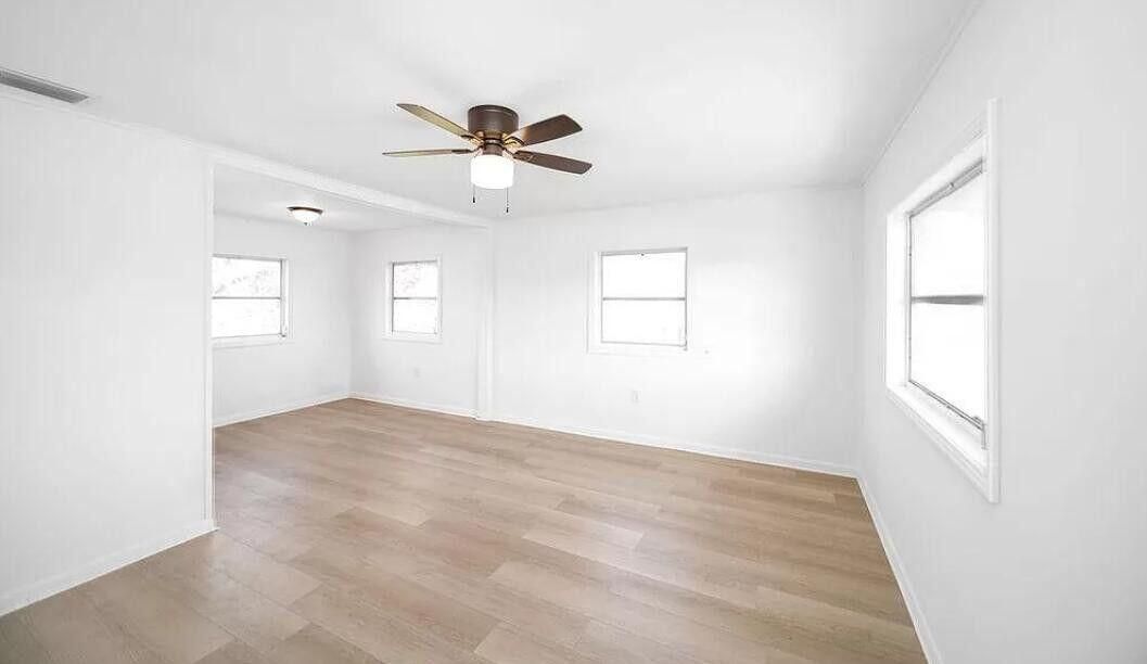 For Rent: $1,450 (3 beds, 1 baths, 760 Square Feet)