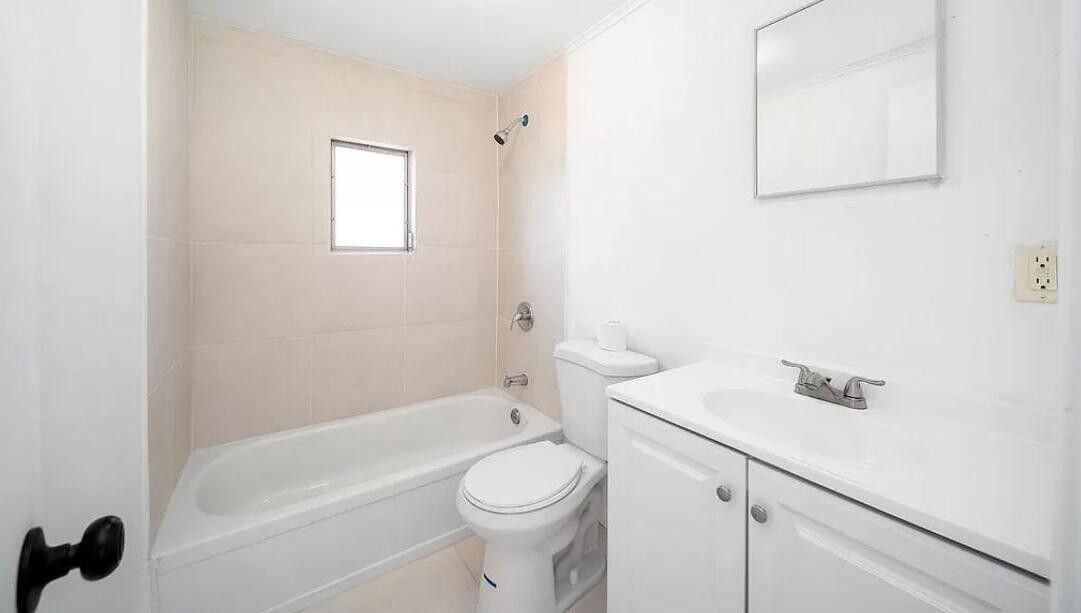 For Rent: $1,450 (3 beds, 1 baths, 760 Square Feet)