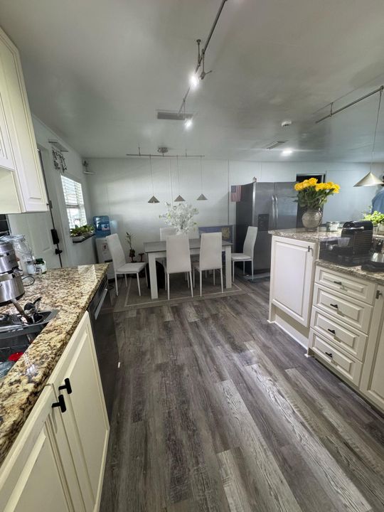 For Sale: $89,999 (3 beds, 2 baths, 1056 Square Feet)