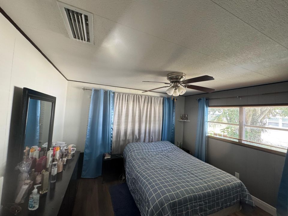 For Sale: $89,999 (3 beds, 2 baths, 1056 Square Feet)