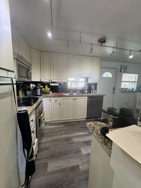 For Sale: $89,999 (3 beds, 2 baths, 1056 Square Feet)