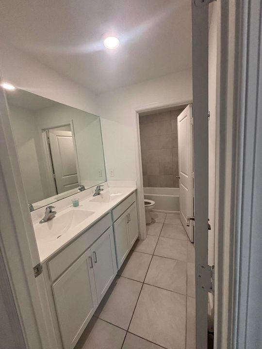 For Rent: $2,900 (6 beds, 3 baths, 2586 Square Feet)