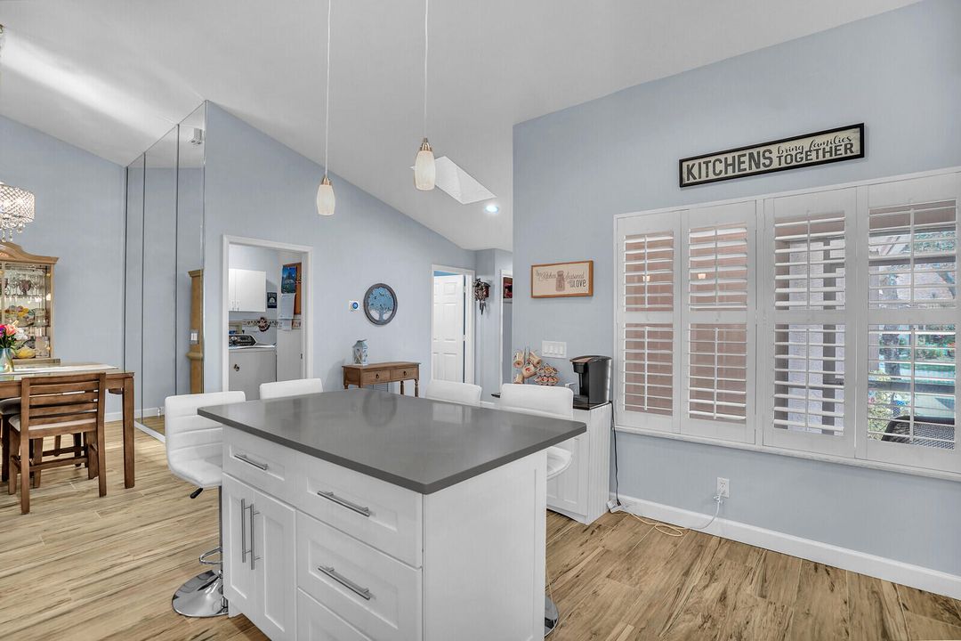 合同活跃: $389,000 (3 贝兹, 2 浴室, 1502 平方英尺)