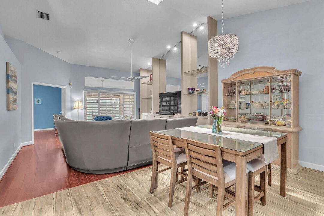 合同活跃: $389,000 (3 贝兹, 2 浴室, 1502 平方英尺)